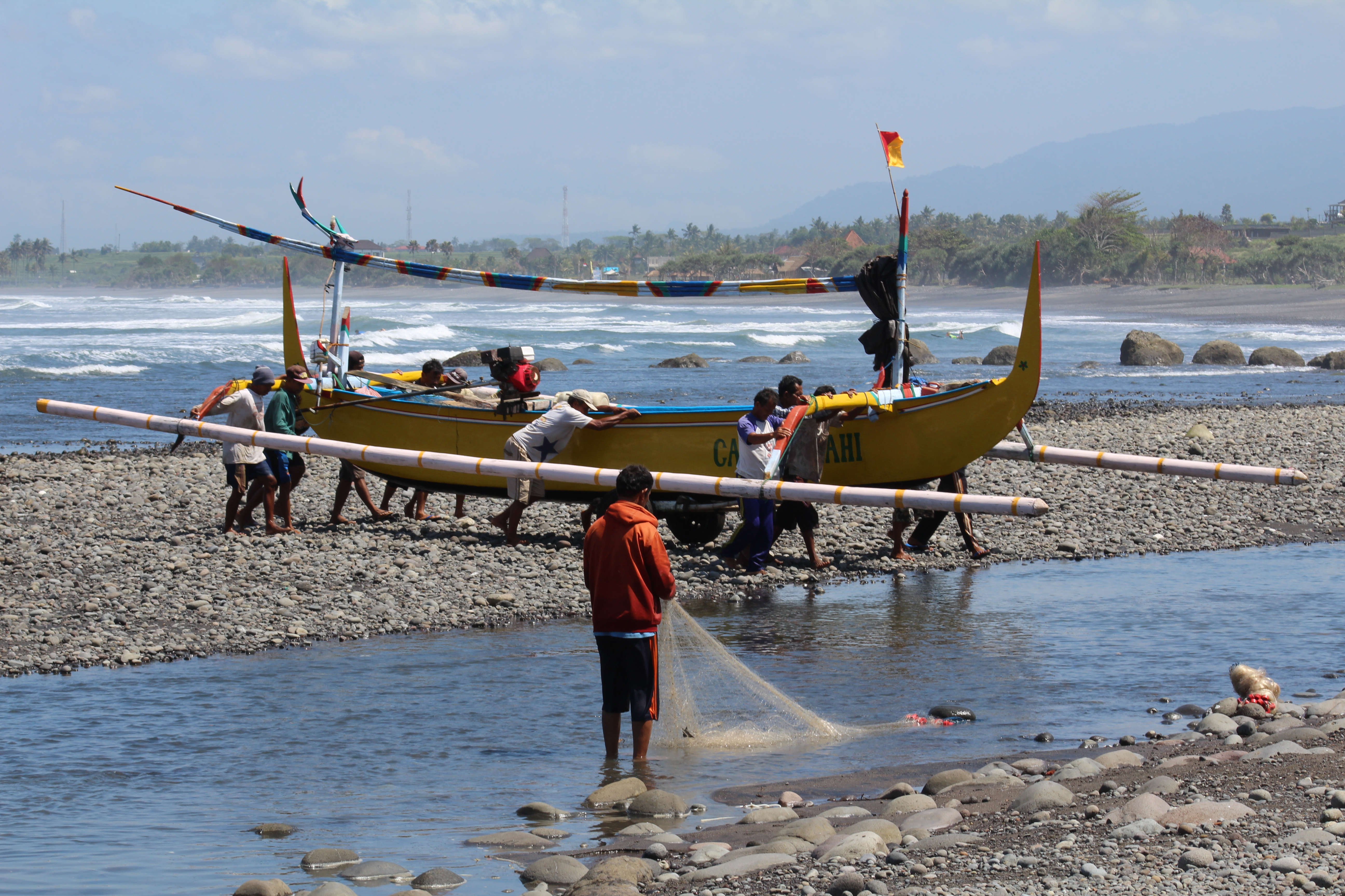 Fishermen on Medwei beach